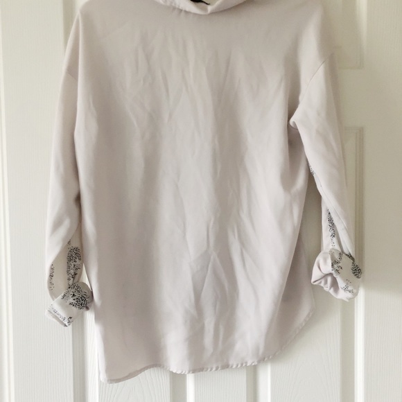 Cream Blouse with Tiger Pattern S - Picture 2 of 3